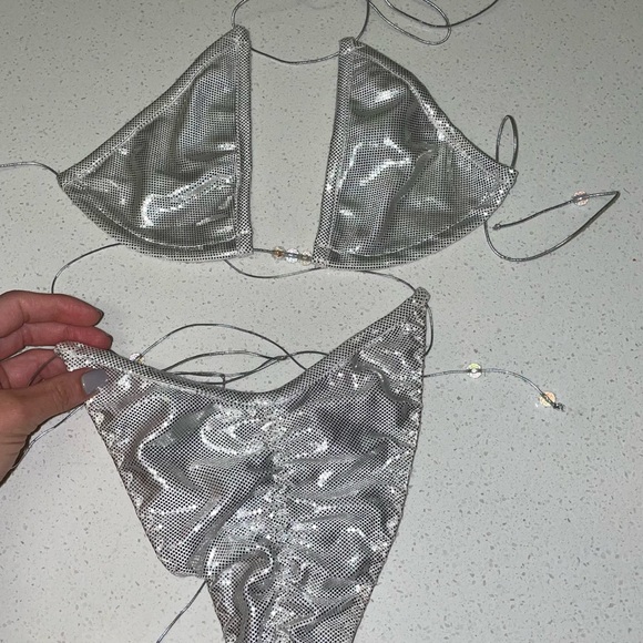 Minimalistic Silver Competition Bikini with Scrunch Bottom & Elastic Ties Small - Picture 12 of 13